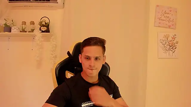 sexy andres01 online show from 05-05-26, 10:02
