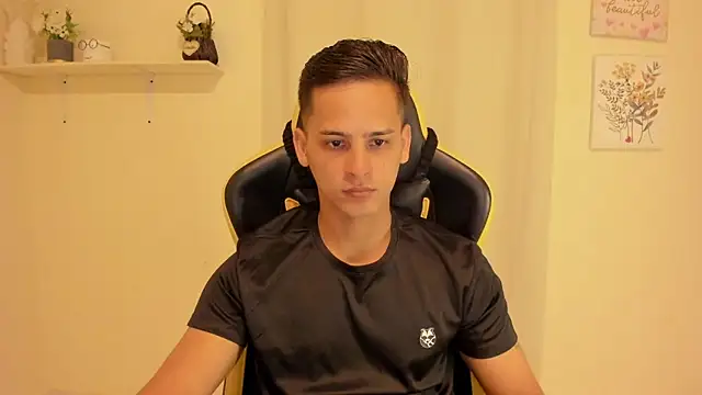 sexy andres01 online show from 06-18-26, 02:00