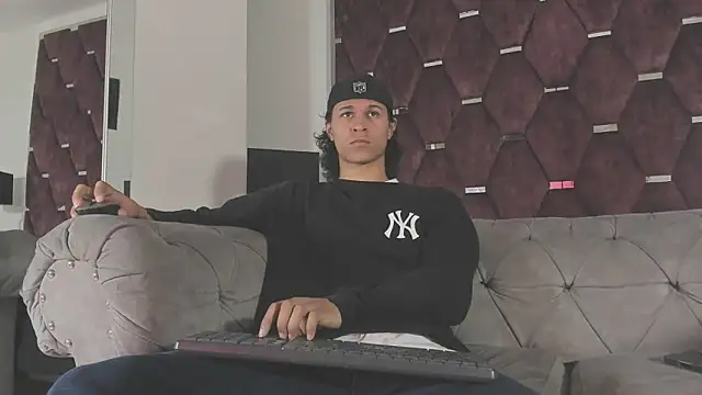 Snapshot of TonyBenedetti chatting on 05-26-26, 08:29 TonyBenedetti online show from 05-26-26, 08:29