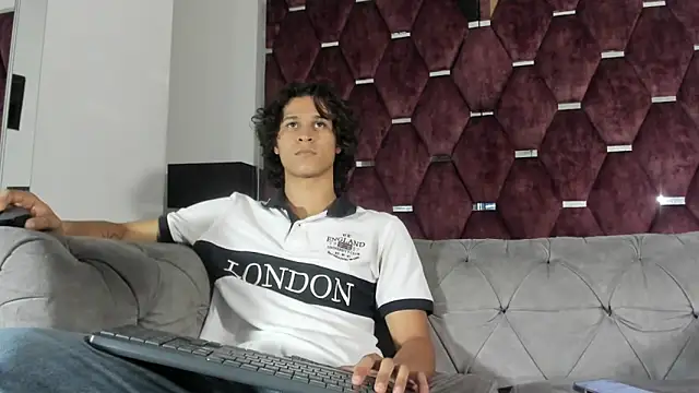 Snapshot of TonyBenedetti chatting on 05-21-26, 09:01 TonyBenedetti online show from 05-21-26, 09:01