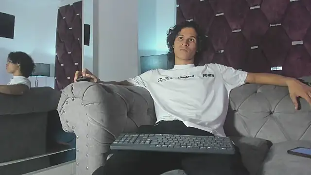 Snapshot of TonyBenedetti chatting on 05-03-26, 08:12 TonyBenedetti online show from 05-03-26, 08:12