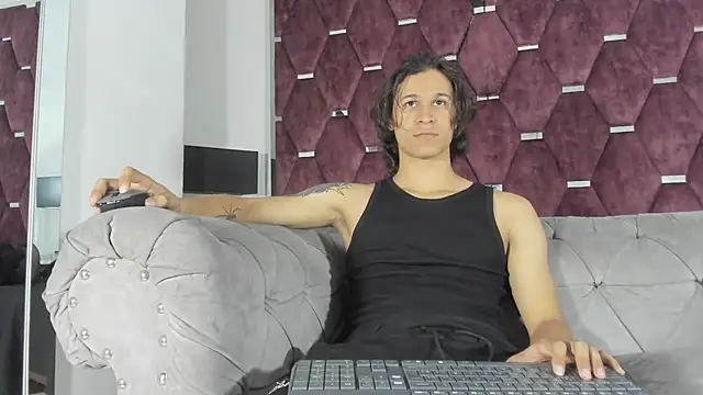 Snapshot of TonyBenedetti chatting on 05-27-26, 09:33 TonyBenedetti online show from 05-27-26, 09:33