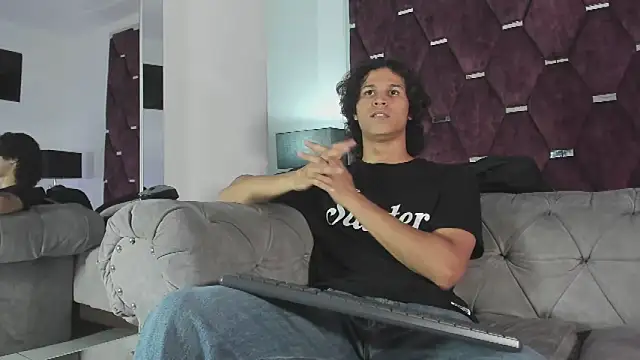 Snapshot of TonyBenedetti chatting on 05-08-26, 08:34 TonyBenedetti online show from 05-08-26, 08:34