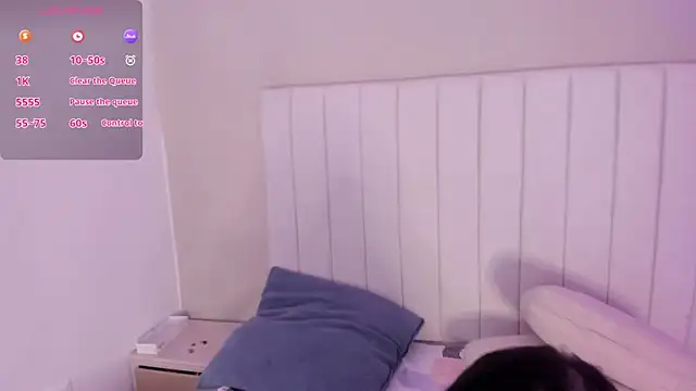 sophia walkett  online show from 04-07-26, 02:19