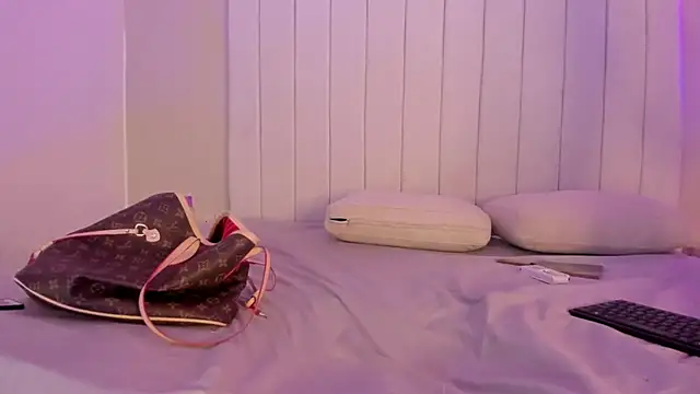 sophia walkett  online show from 03-25-26, 01:54