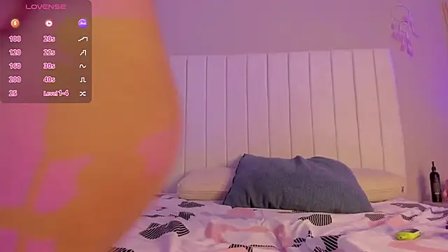 sophia walkett  online show from 04-04-26, 02:23