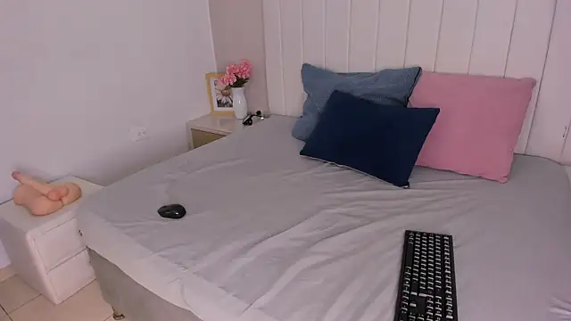 Snapshot of sophia_walkett_ chatting on 06-27-26, 02:45 sophia walkett online show from 06-27-26, 02:45