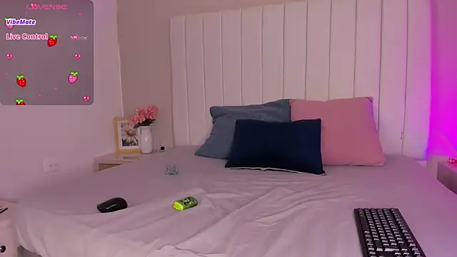 Snapshot of sophia_walkett_ chatting on 06-24-26, 02:48 sophia walkett online show from 06-24-26, 02:48