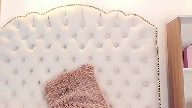 Sara funy online show from 03-26-26, 11:19