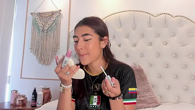 Sara funy online show from 03-13-26, 12:32