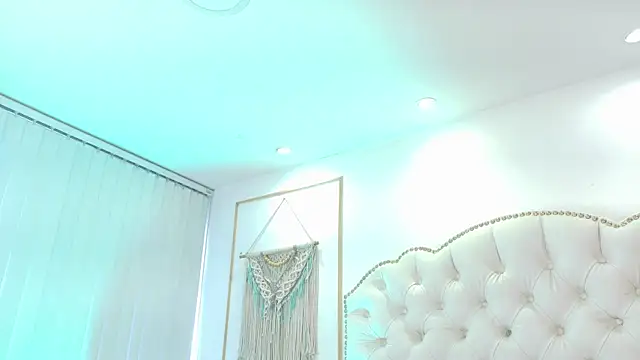 Sara funy online show from 07-22-26, 11:45