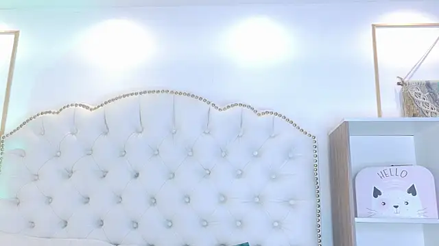 Sara funy online show from 07-25-26, 12:00