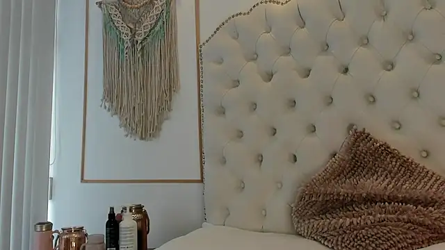 Snapshot of Sara_funy chatting on 02-25-26, 12:27 Sara funy online show from 02-25-26, 12:27