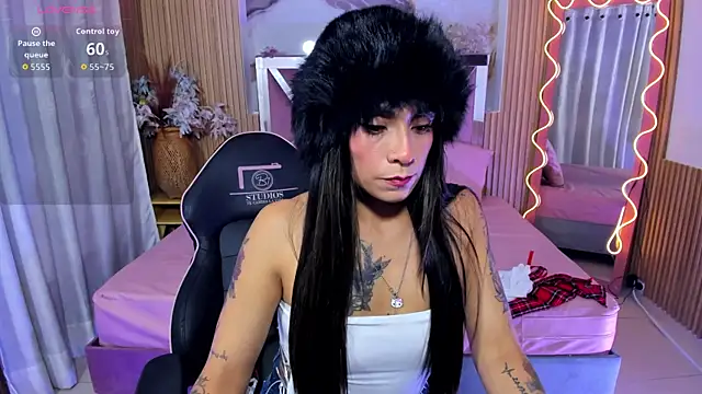 Snapshot of LINDSAY_TAY chatting on 06-12-26, 03:15 LINDSAY TAY online show from 06-12-26, 03:15