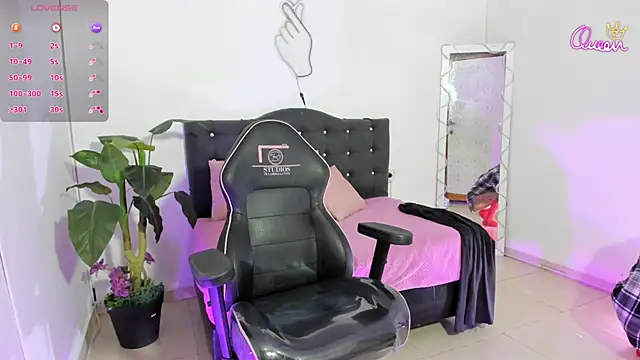 LINDSAY TAY online show from 04-17-26, 03:20