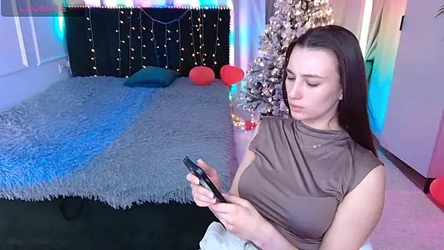 Snapshot of Vivian_Wee chatting on 02-27-26, 09:14 Vivian Wee online show from 02-27-26, 09:14