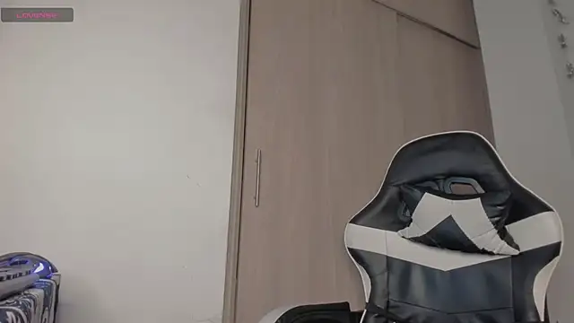 Axel  Blaze online show from 04-16-26, 12:39