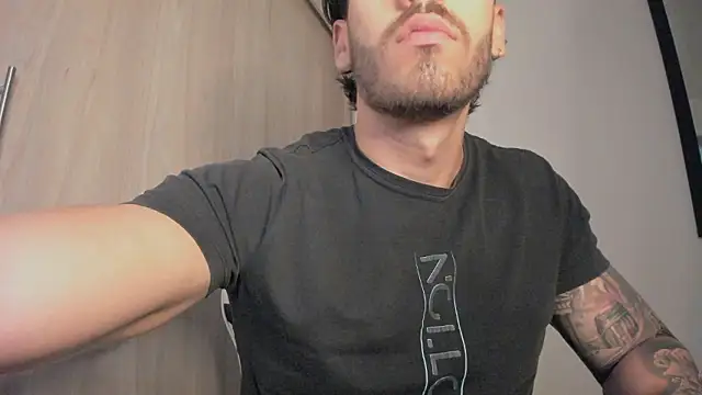 Snapshot of Axel__Blaze chatting on 03-04-26, 01:41 Axel Blaze online show from 03-04-26, 01:41