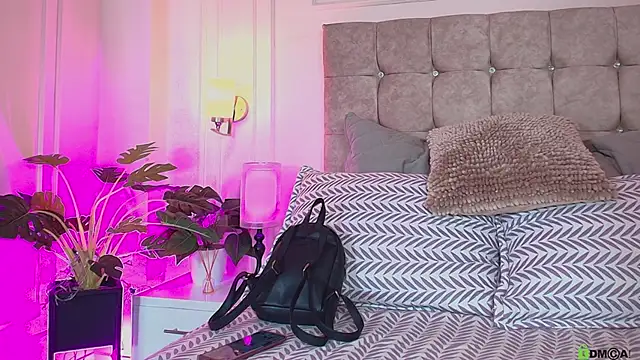 gabyevans4 online show from 04-23-26, 12:00