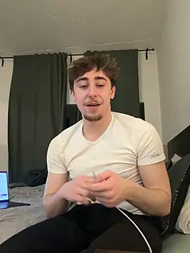 Snapshot of enzo_savagee chatting on 02-24-26, 07:15 enzo savagee online show from 02-24-26, 07:15