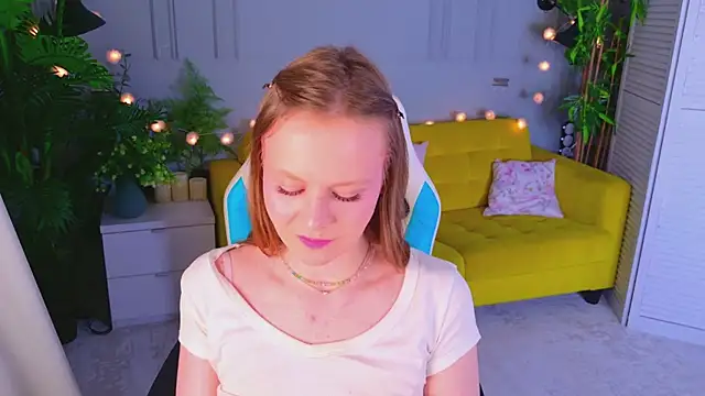 Sophie Peach  online show from 05-26-26, 03:32