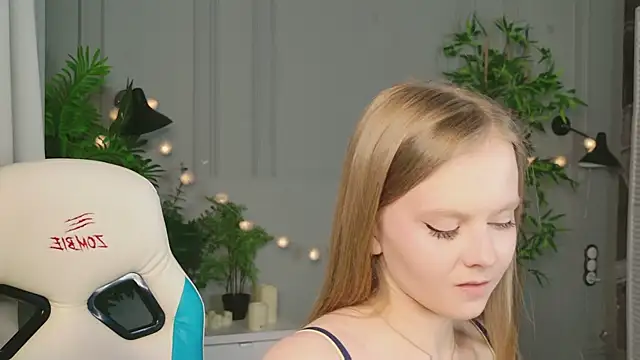 Sophie Peach  online show from 03-23-26, 02:28