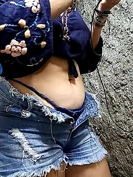 yuliitza4 online show from 04-17-26, 03:37