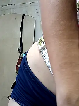 yuliitza4 online show from 04-12-26, 02:20