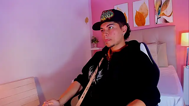 Snapshot of Briian__ chatting on 06-11-26, 07:22 Briian online show from 06-11-26, 07:22