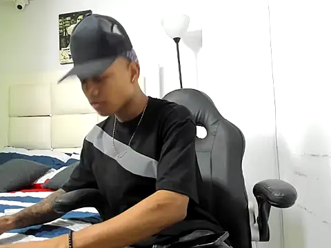 Snapshot of emanuel_23cm chatting on 03-03-26, 02:40 emanuel 23cm online show from 03-03-26, 02:40