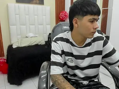 Snapshot of Thiago_collinss chatting on 02-24-26, 11:05 Thiago collinss online show from 02-24-26, 11:05