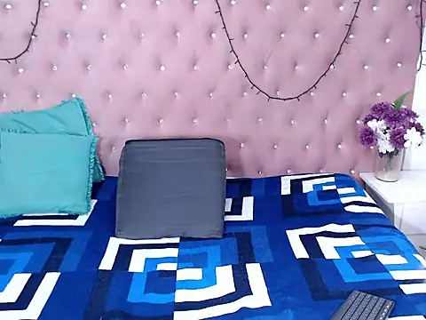 Snapshot of TiffannyValentine chatting on 03-01-26, 02:06 TiffannyValentine online show from 03-01-26, 02:06