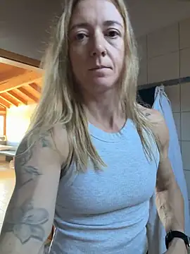 Snapshot of FitAnna chatting on 02-26-26, 08:58 FitAnna online show from 02-26-26, 08:58