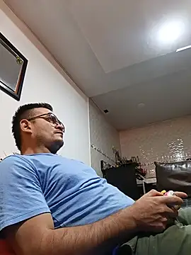 Snapshot of Edwin_Q chatting on 07-15-26, 02:02 Edwin Q online show from 07-15-26, 02:02