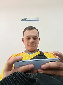 Snapshot of Edwin_Q chatting on 06-11-26, 04:59 Edwin Q online show from 06-11-26, 04:59