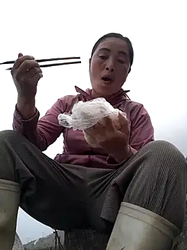 Snapshot of zanh99 chatting on 03-26-26, 05:28 zanh99 online show from 03-26-26, 05:28