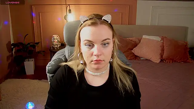 Glow Margo online show from 03-22-26, 01:09