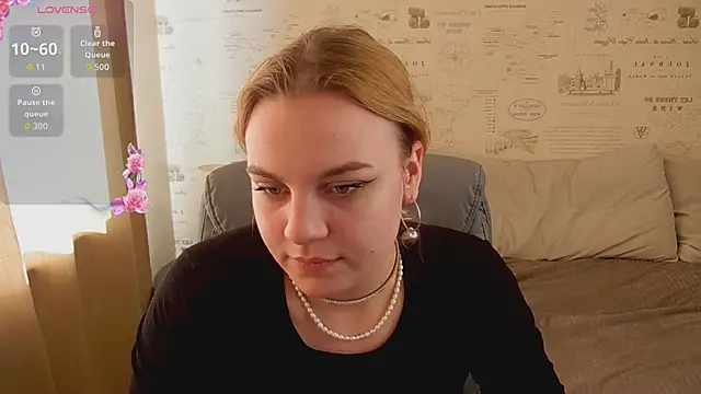 Glow Margo online show from 06-18-26, 01:15