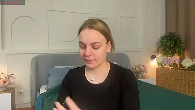 Glow Margo online show from 03-13-26, 01:21