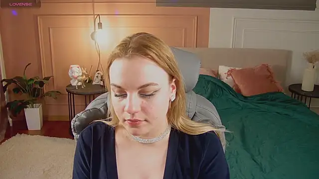 Glow Margo online show from 04-03-26, 01:23