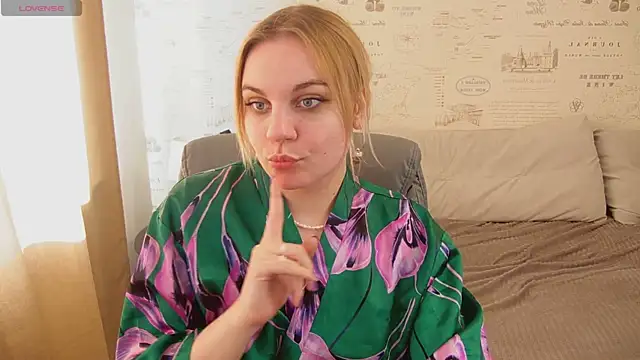 Glow Margo online show from 06-20-26, 01:21
