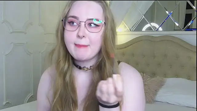 Snapshot of AprilHudson chatting on 05-16-26, 04:55 AprilHudson online show from 05-16-26, 04:55