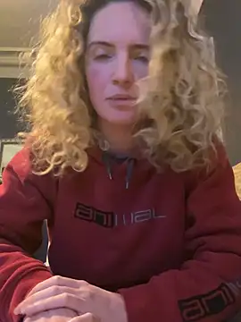 Snapshot of curlyirishgirl chatting on 03-02-26, 12:00 curlyirishgirl online show from 03-02-26, 12:00