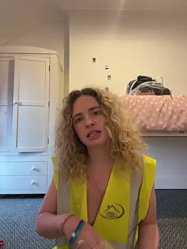 Snapshot of curlyirishgirl chatting on 02-25-26, 10:04 curlyirishgirl online show from 02-25-26, 10:04