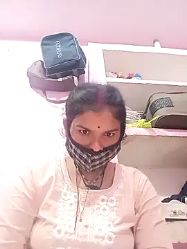 Snapshot of Hot_bri2 chatting on 04-07-26, 04:20 Hot bri2 online show from 04-07-26, 04:20