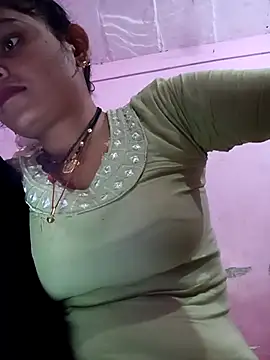 Snapshot of Hot_bri2 chatting on 04-11-26, 09:35 Hot bri2 online show from 04-11-26, 09:35