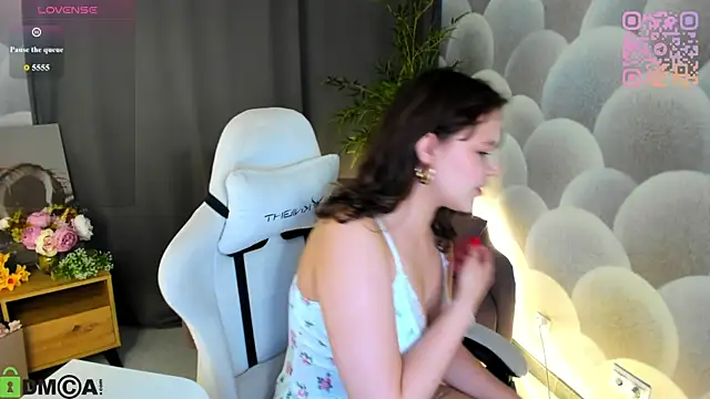 Snapshot of serinella_ chatting on 07-23-26, 12:02 serinella online show from 07-23-26, 12:02