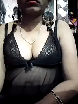 Snapshot of Hey__honey chatting on 05-15-26, 07:23 Hey honey online show from 05-15-26, 07:23