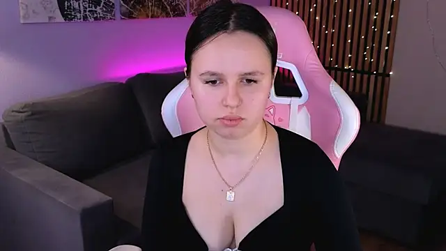 MaryTwiss online show from 02-25-26, 01:11