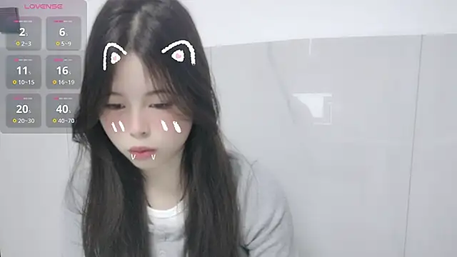 Snapshot of F-Yihao chatting on 03-03-26, 05:03 F-Yihao online show from 03-03-26, 05:03